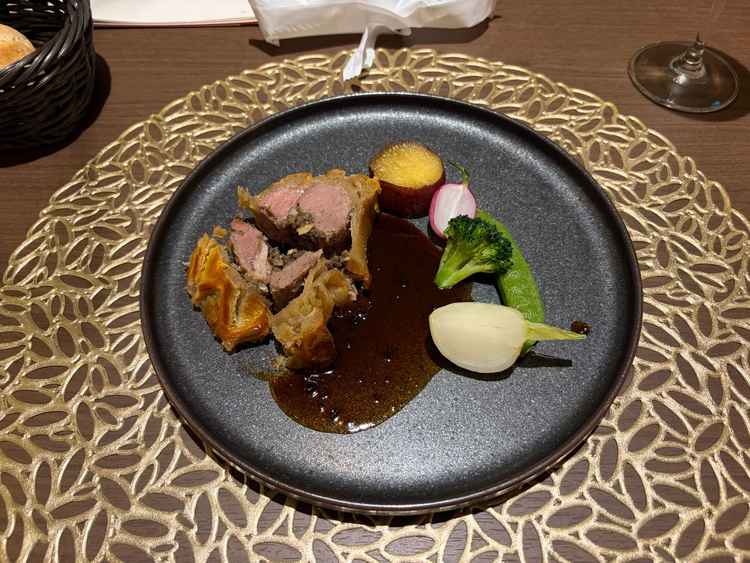 試食①のラム肉とフォアグラのパイ包です。臭みもなくとても美味しかったです。