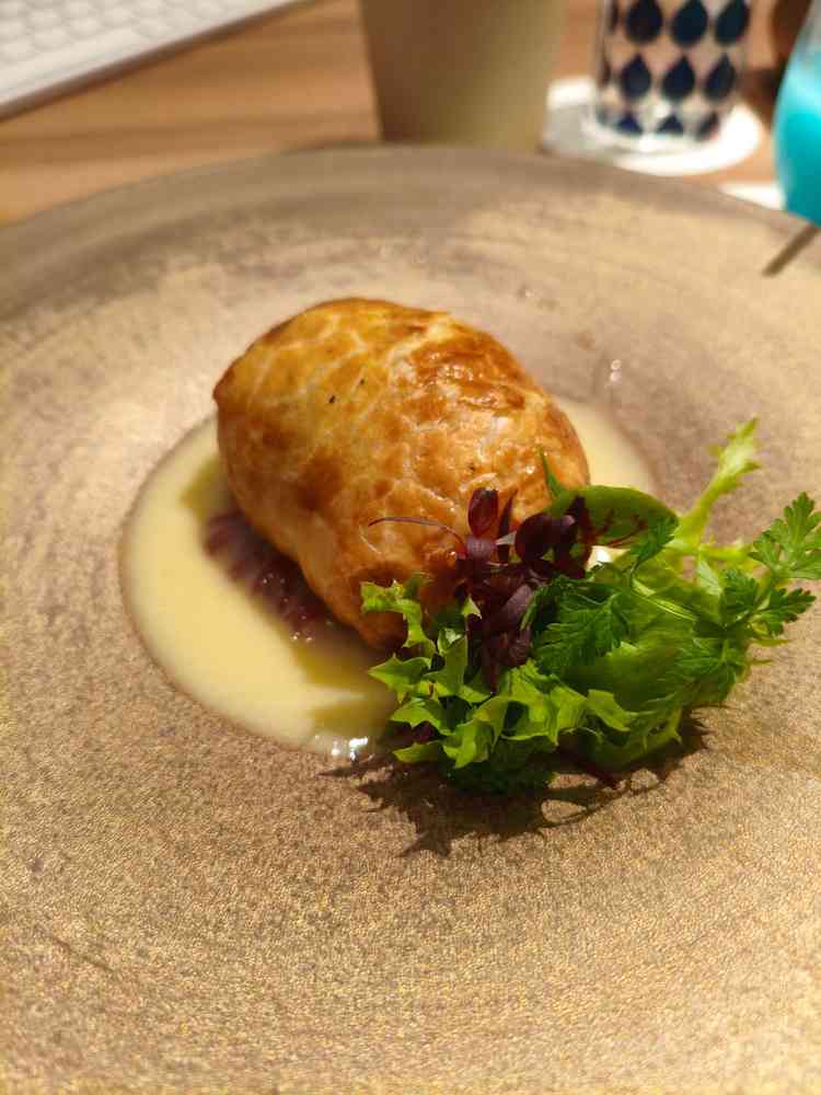 料理は白身魚のパイづつみを試食で頂きました。他の式場にあまりないこだわりの料理であると感じました。