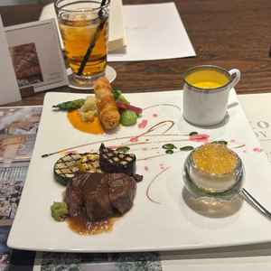 試食内容① 盛り付けが華やかで、どのお料理もおいしかったです。