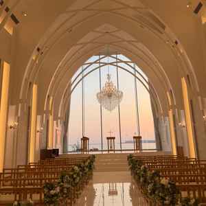 チャペルは伺う前より綺麗に感じました。白鳥も飛んでいて神秘的な印象で祝福の羽の演出にも驚きました。