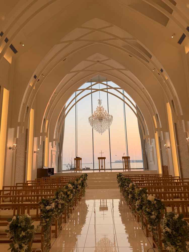 チャペルは伺う前より綺麗に感じました。白鳥も飛んでいて神秘的な印象で祝福の羽の演出にも驚きました。