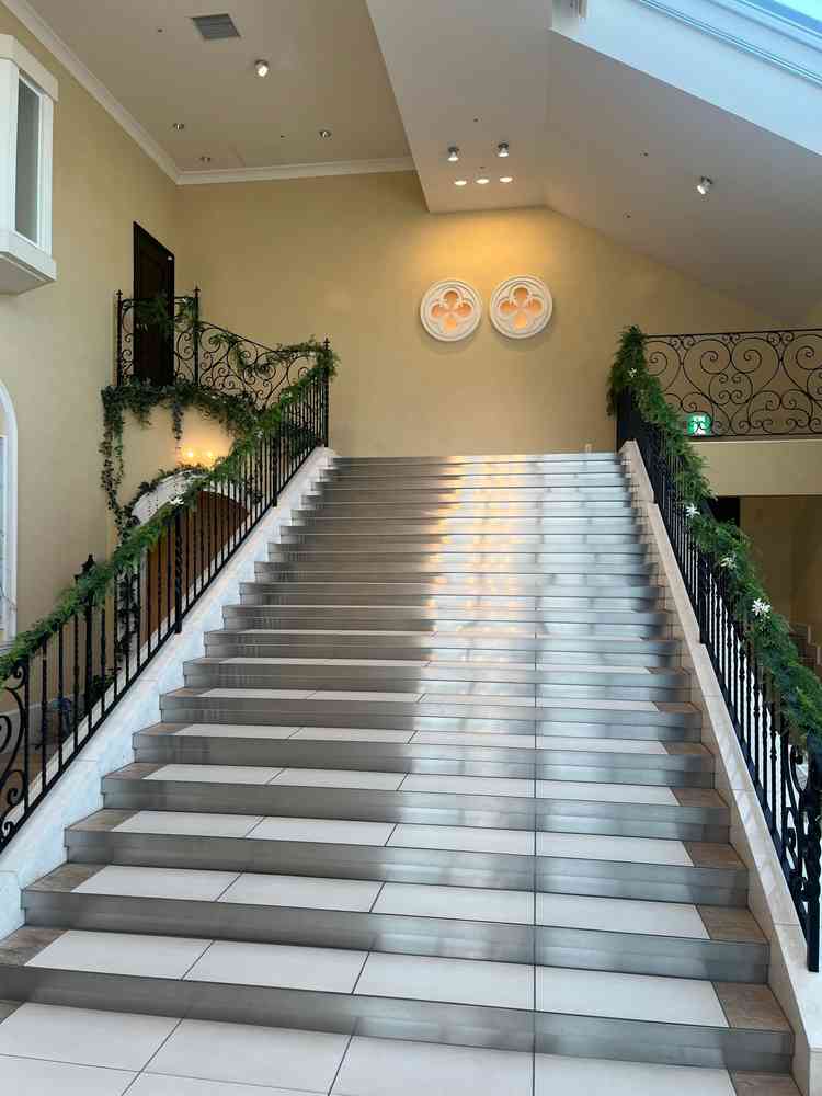 フラワーシャワーを行える階段です