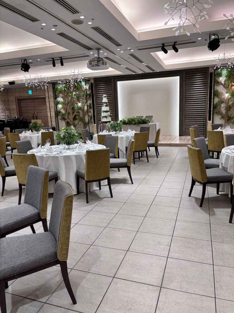 フランクスで1番大きな披露宴会場。窓のない会場で、光の演出が楽しめる。