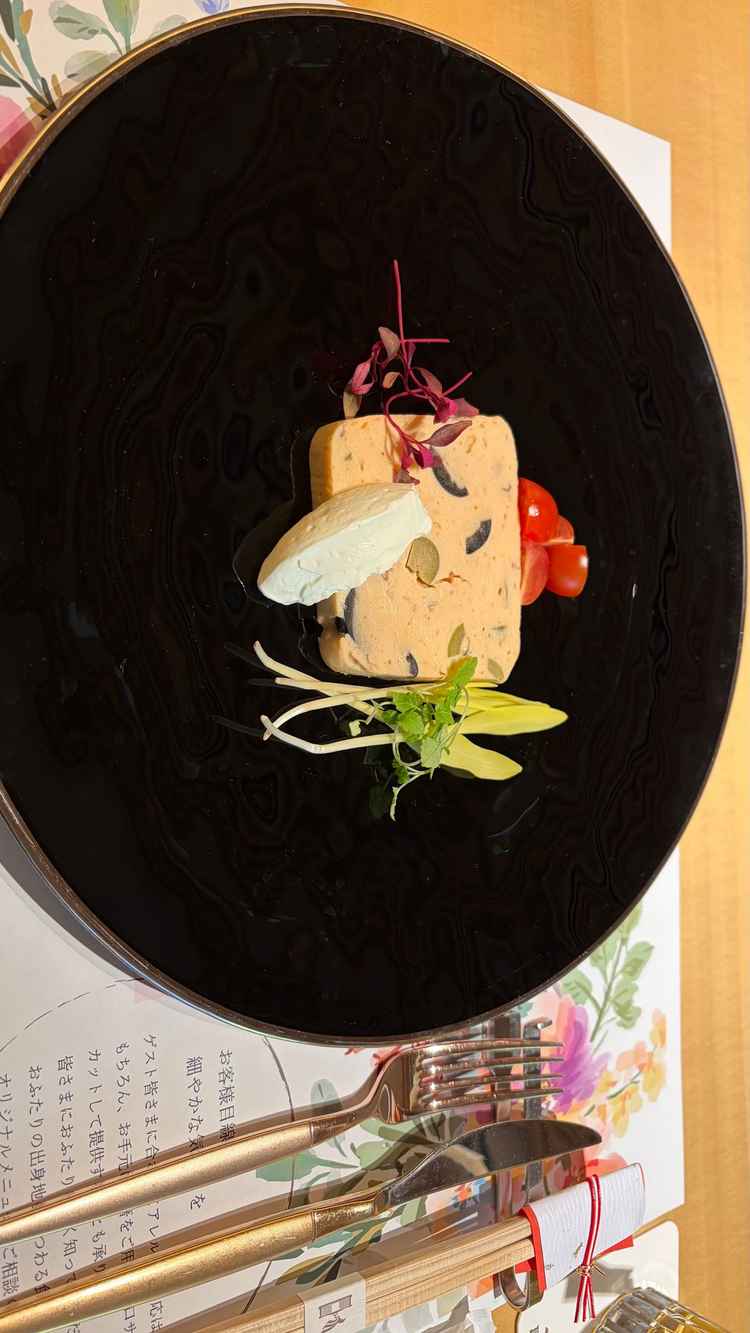 試食会の写真。前菜、お肉、魚すべておいしかったです。料理の説明もしていただきました。