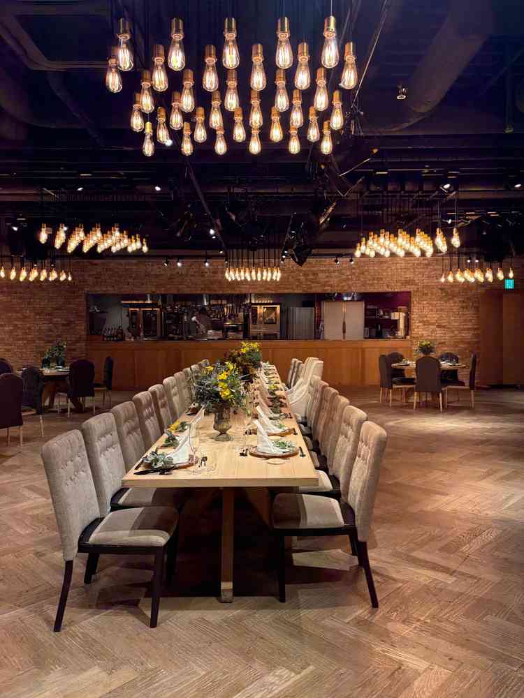 披露宴会場2会場目です。こちらの方がクラシックで上質な雰囲気があり、希望によって会場が選べました。