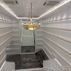 挙式後に使用する、大階段。ここでフラワーシャワーや写真などをみなさんと撮影可能。