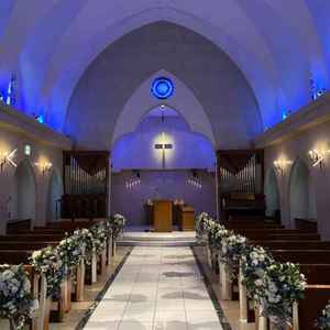 チャペルもシンプルで綺麗