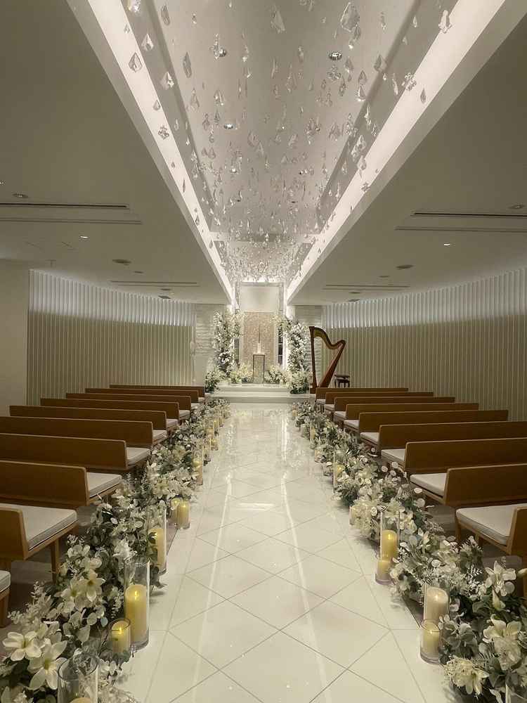 チャペル。白基調で優しい雰囲気のある空間でした。天高では無いですが決して窮屈感はありませんでした。