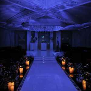 チャペルがとても印象的だった。通常のチャペルと異なり、対面型である点は参列者との距離も近い。