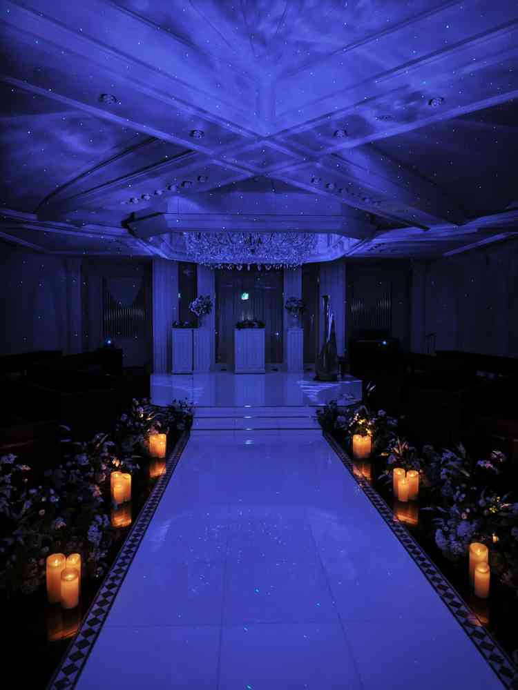 チャペルがとても印象的だった。通常のチャペルと異なり、対面型である点は参列者との距離も近い。