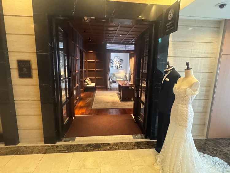 ブライダルサロンの入り口。落ち着いた雰囲気があります。