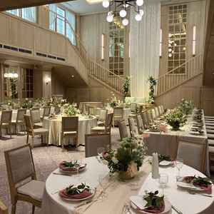 2つ目の披露宴会場です。もう1つの披露宴会場とまた雰囲気が違って豪華な印象でした。