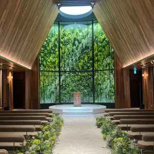 式場。地下にあるのに天井が高いのは良かった。