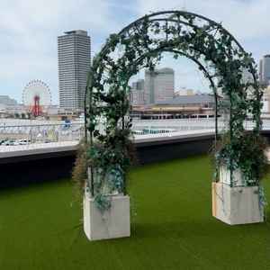 挙式のガーデンプレイス沢山のオリーブの木がありました。開放感もあり、神戸の海沿いの街が見えていい！