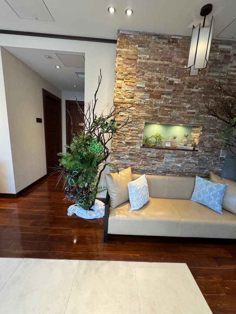 披露宴会場前のスペース。ここで受付を行う