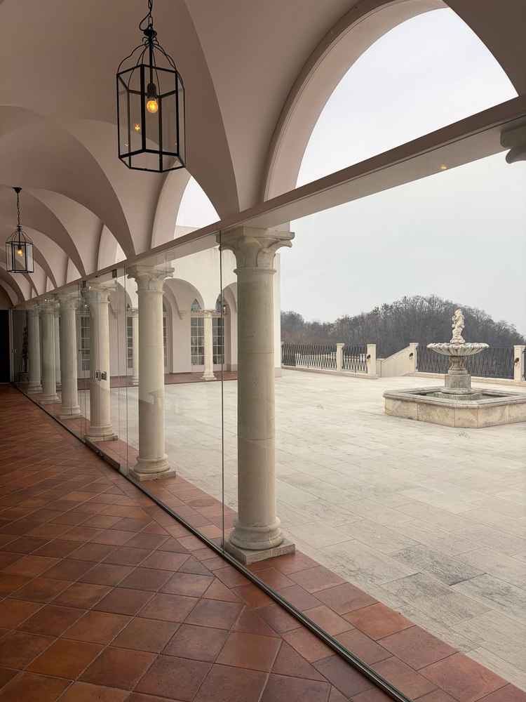 みんなと話すとこ（外）