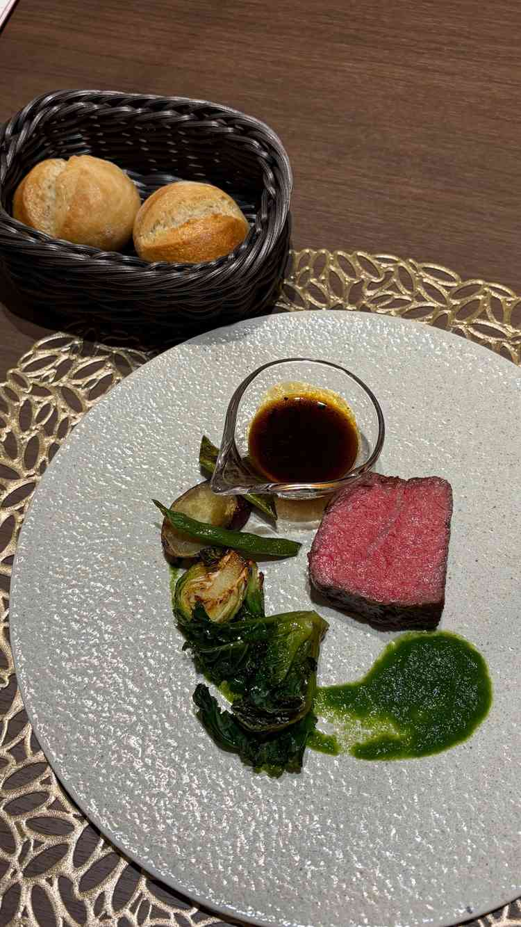 コースのメイン料理の試食