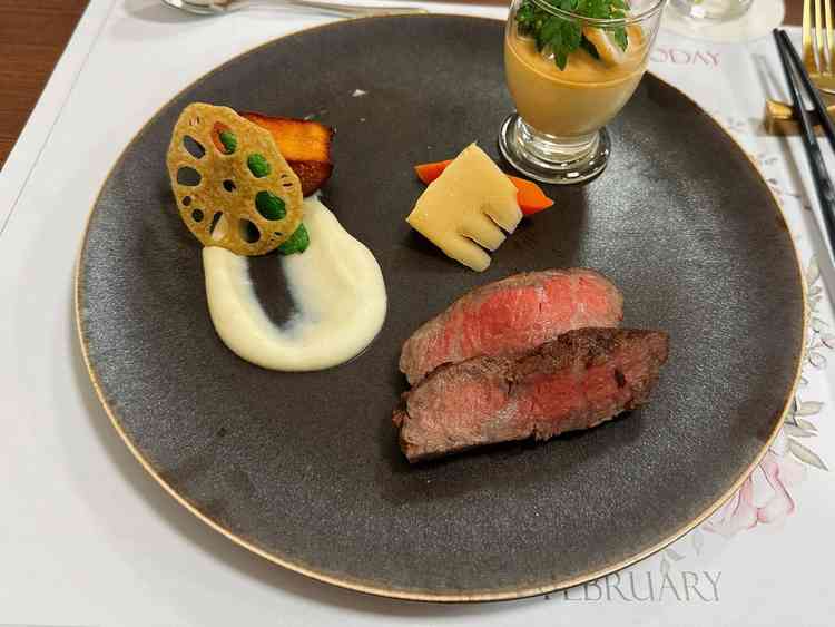 お料理も大変美味しく、お肉のソースも万人に受け入れやすく美味しかったです。