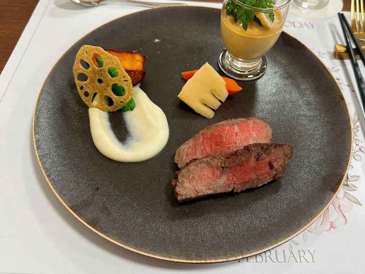 お料理も大変美味しく、お肉のソースも万人に受け入れやすく美味しかったです。