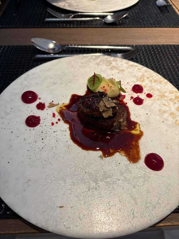 メイン料理はお肉