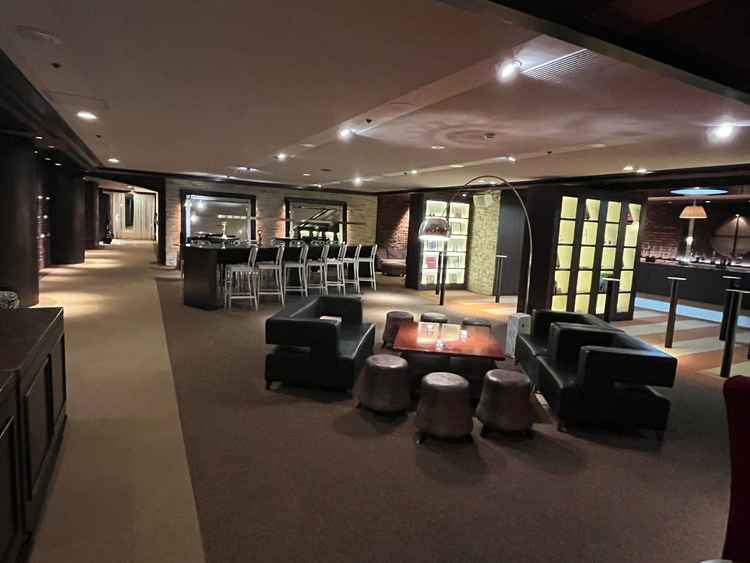 3階の会場を利用する場合の待合室。雰囲気がオシャレ。