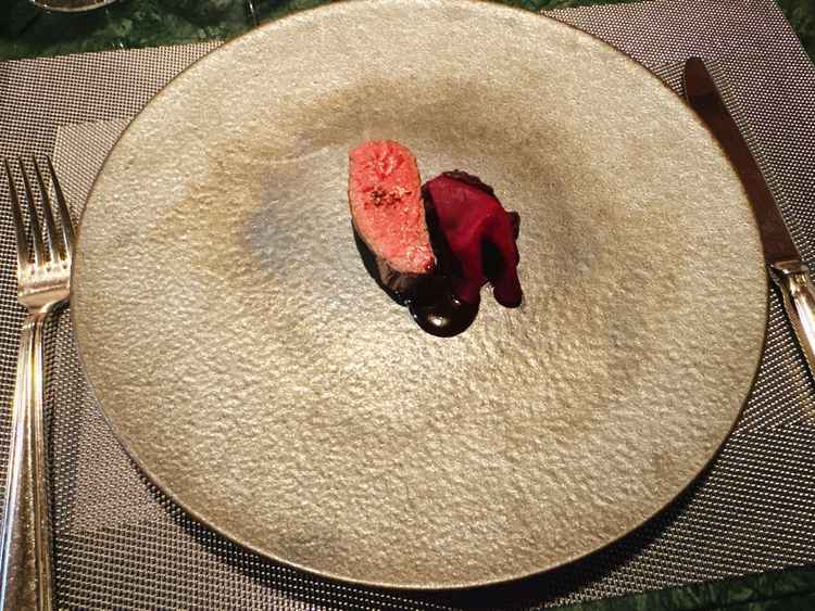 食事はどれをとっても素晴らしかった。お腹はとても柔らかく、誰もが好きな味だと感じた。