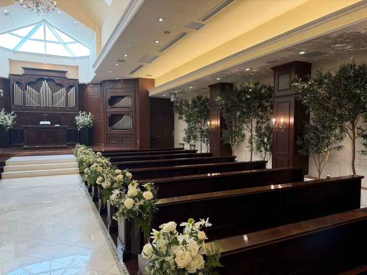 チャペル。パイプオルガンは本物。