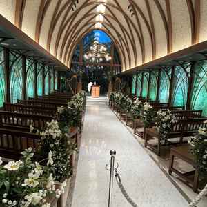 ハープが両サイドにあり、とても贅沢なチャペルでした！