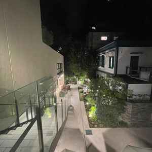 2階から中庭を見た景色です。木々が生き生きしていて、手入れが行き届いているのが目に見えて分かりました