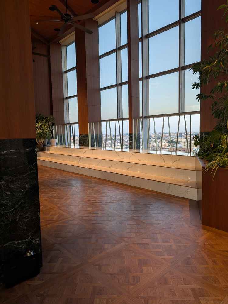 写真をとるスペースがチャペルに備えられているので、ゲストみんなでの集合写真をとって思い出も残せる。