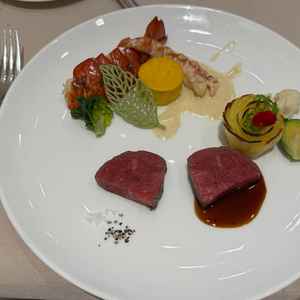 お肉が柔らかくて美味しかったです。1番上のコースだそうです。