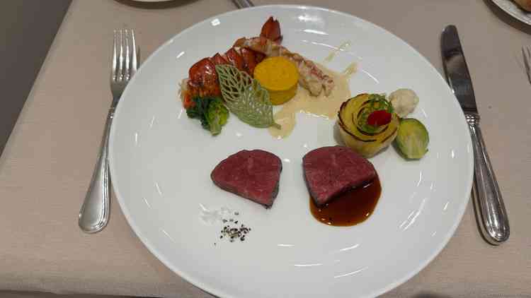 お肉が柔らかくて美味しかったです。1番上のコースだそうです。