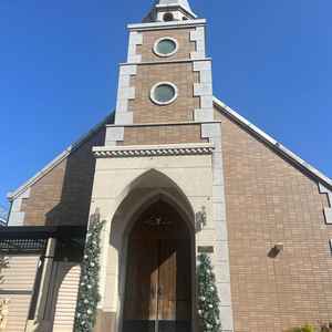 屋上にチャーチがあり、特別感がありました。両端に花壇があって季節ごとにお花が異なるのも良いです。