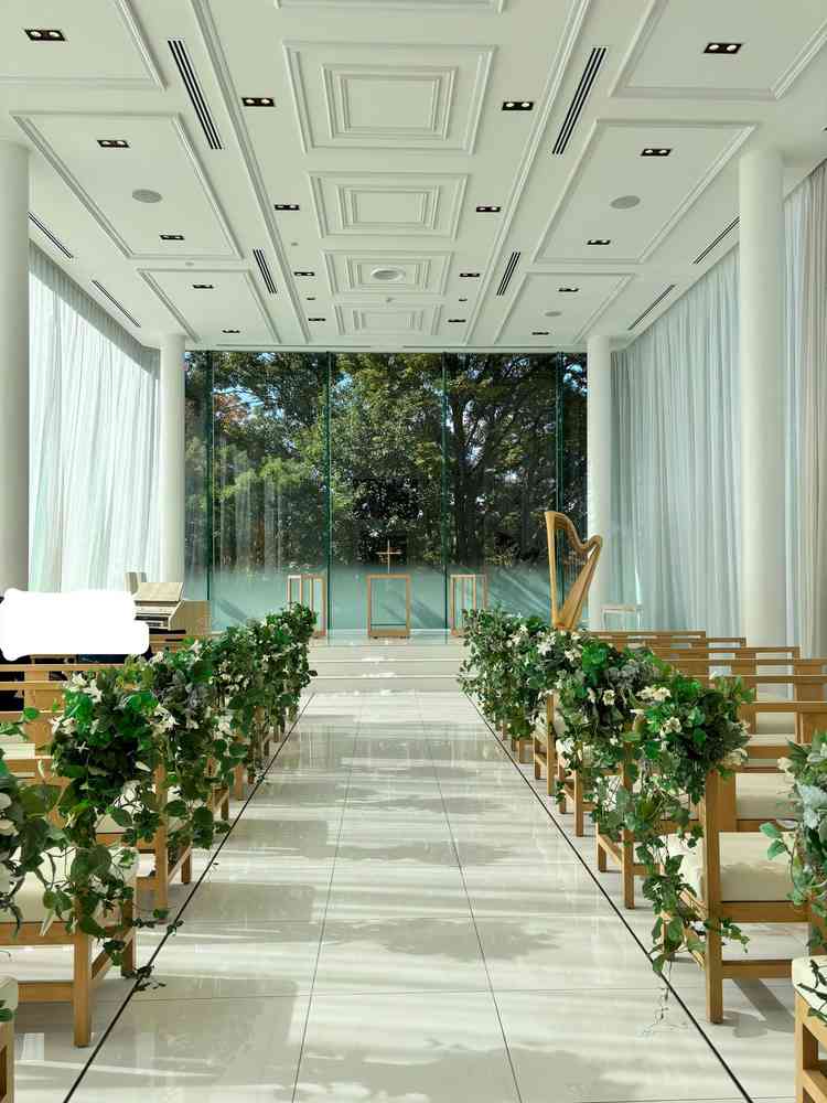 チャペルの雰囲気は緑がとても映える素敵なチャペルでした。