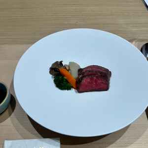 出汁で食べるお肉