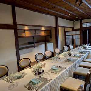 写真を飾れる棚。壁を使った演出が自由にできる床の間。