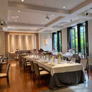 Bamboo court （披露宴会場）の写真。ガーデンがあり、自然を取り込める空間です。