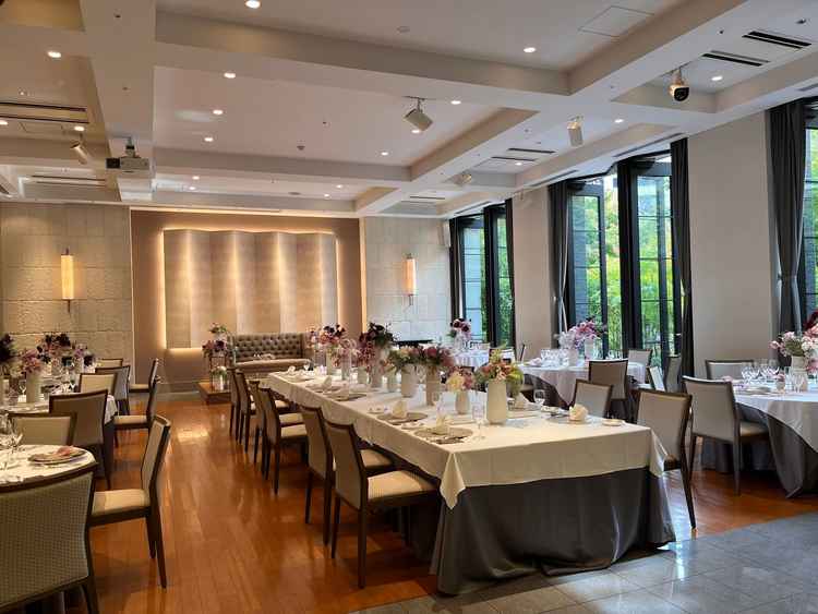 Bamboo court （披露宴会場）の写真。ガーデンがあり、自然を取り込める空間です。