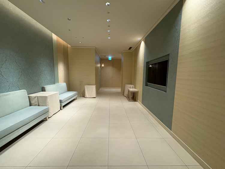 退場後にゲストと一緒にエンディングムービーを観られる部屋があったりトータルで配慮が行き届いている印象