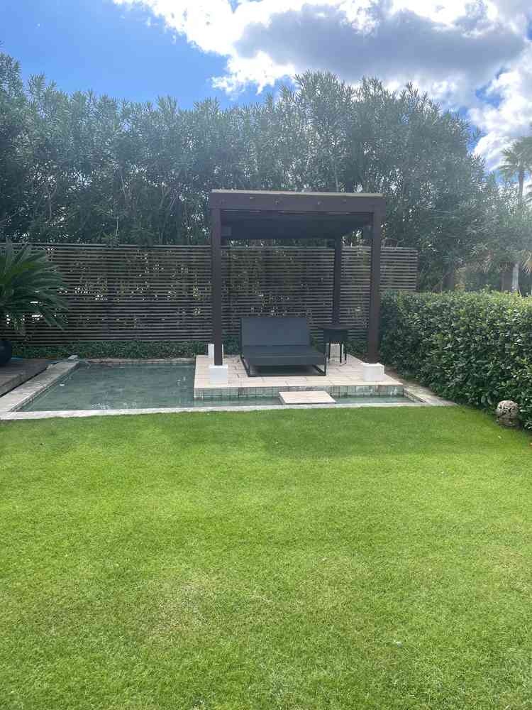 披露宴会場の庭がとても素敵だった。とても絵になると思う。