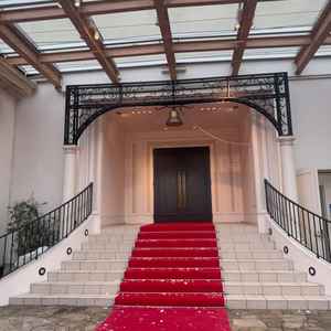 フラワーシャワーができる中庭には、屋根もついているため、雨であっても外に出れると思いました。