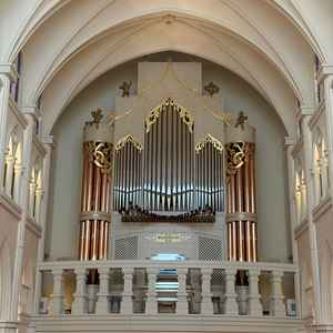 チャペルに設置されている国内有数のパイプオルガン。