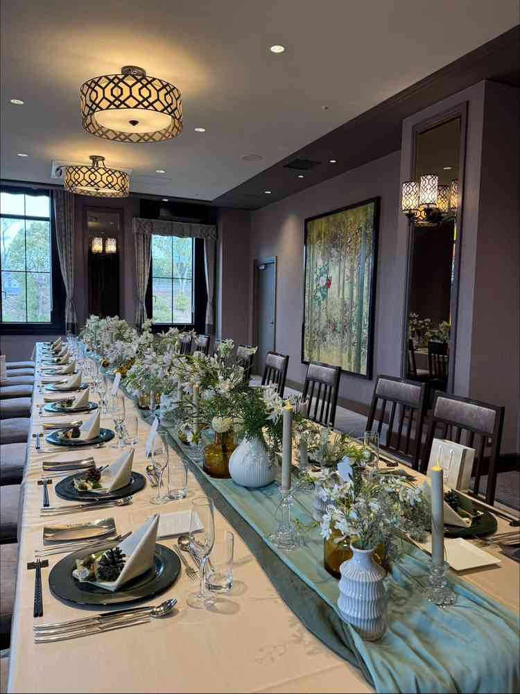 披露宴会場（スイート）です。一番コンパクトな会場ということで、20名にはちょうど良い印象でした。