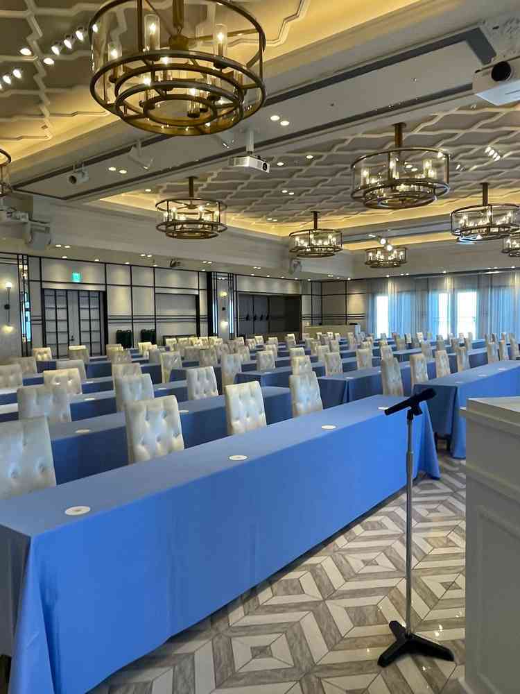 一つ目に紹介された披露宴会場の写真です。見学時は結婚式仕様になっていないと伺いました。