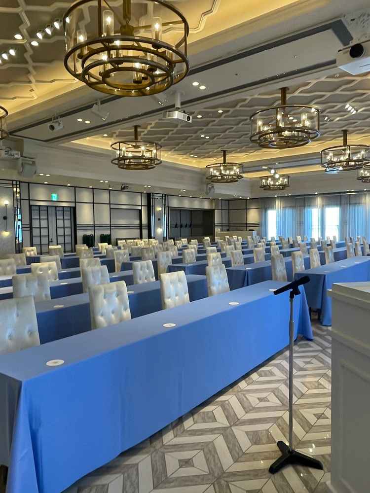 一つ目に紹介された披露宴会場の写真です。見学時は結婚式仕様になっていないと伺いました。