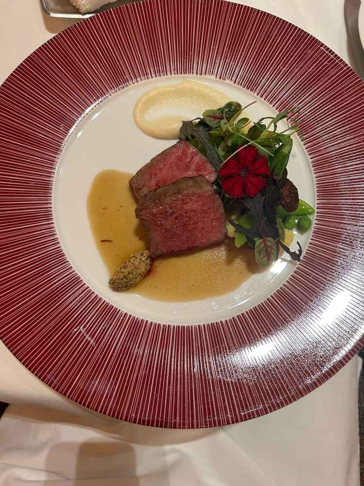 コースのお食事です。大変美味しくいただきました。