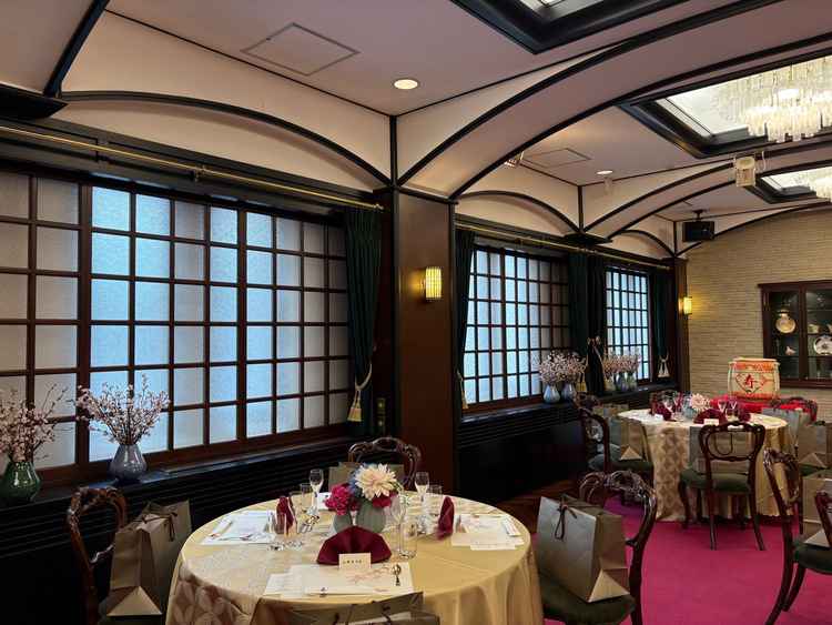 披露宴会場です。大正モダンの雰囲気がとても素敵でした。