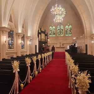 実際に英国で使われていたという、歴史あるパイプオルガンやステンドグラスがとても素敵でした。