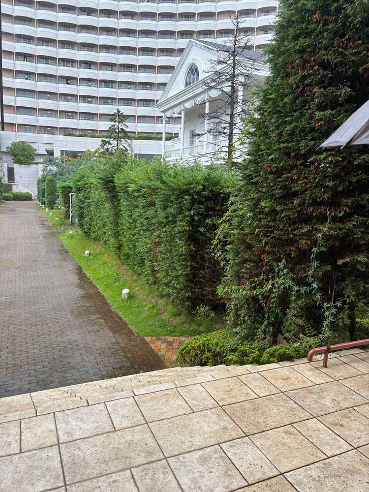 ガラスのチャペル近くの披露宴会場
