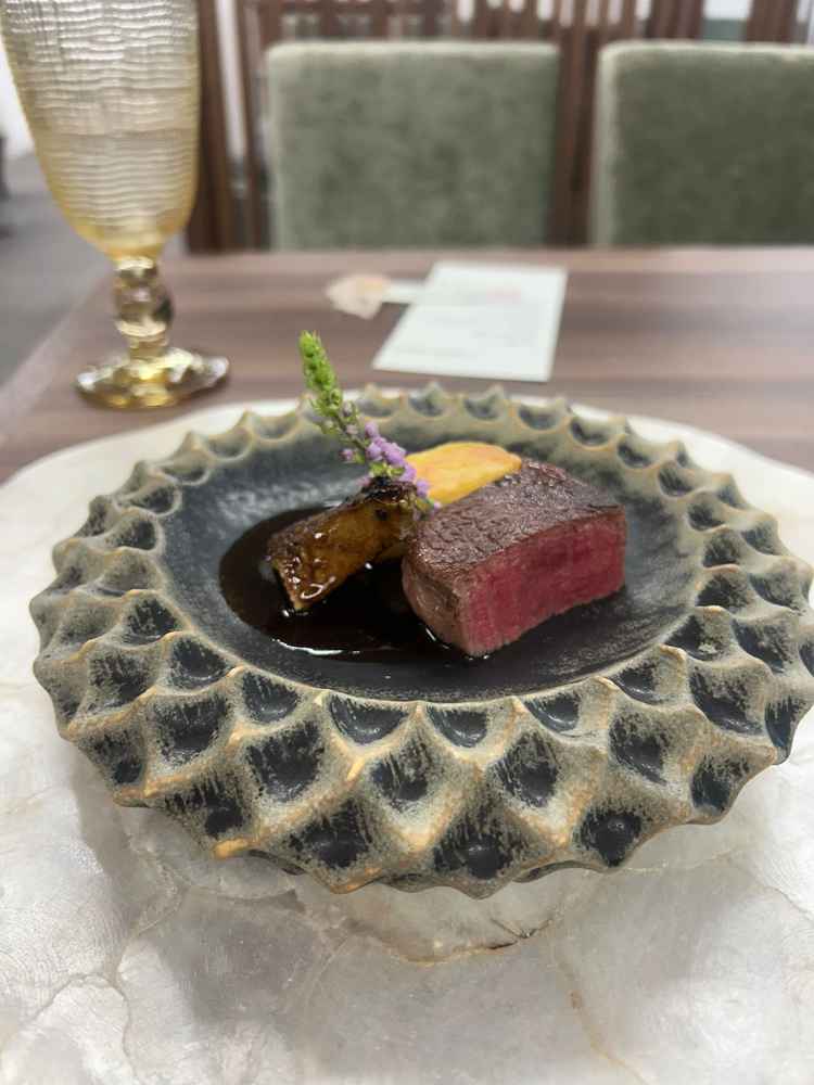 フォアグラが本当においしくて、パートナーはフォアグラが苦手なのに「美味しい」と言ってペロリ。